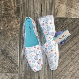 Nwt TOMS baby hippos animal Print Slip-On Shoes
